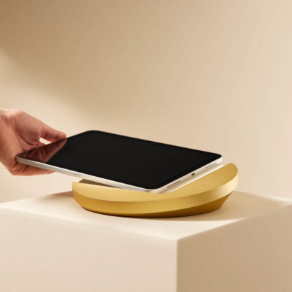 Displine Sunset Console for iPad 10.9" 10th Gen. Gold Anodized USB-C - Image 3