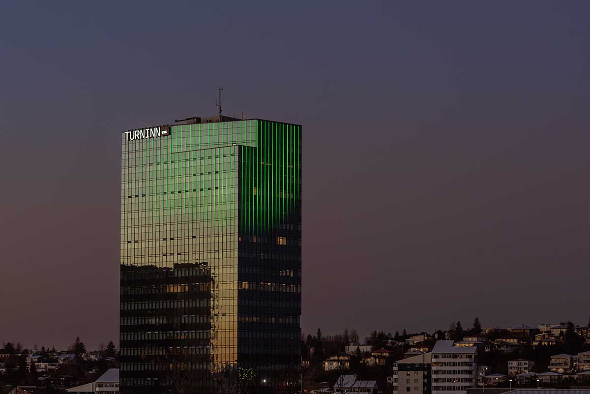 Turninn í Kópavogi graen lýsing